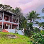 Historic Mountain House With Views Of Marina And Sea
